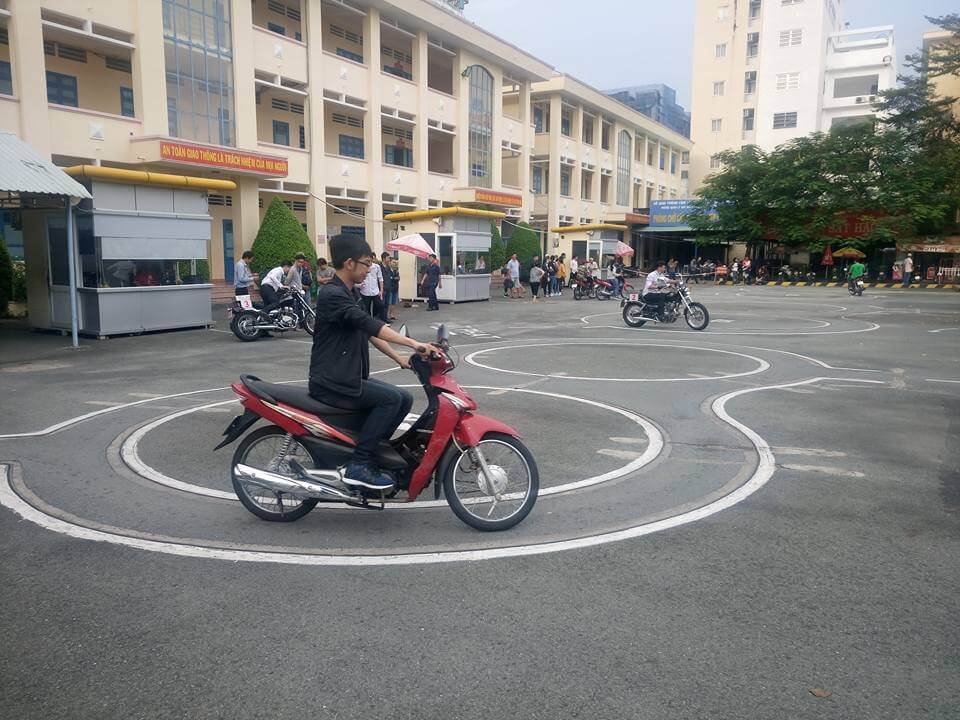Học Bằng Lái Xe Máy A1 Cấp Tốc