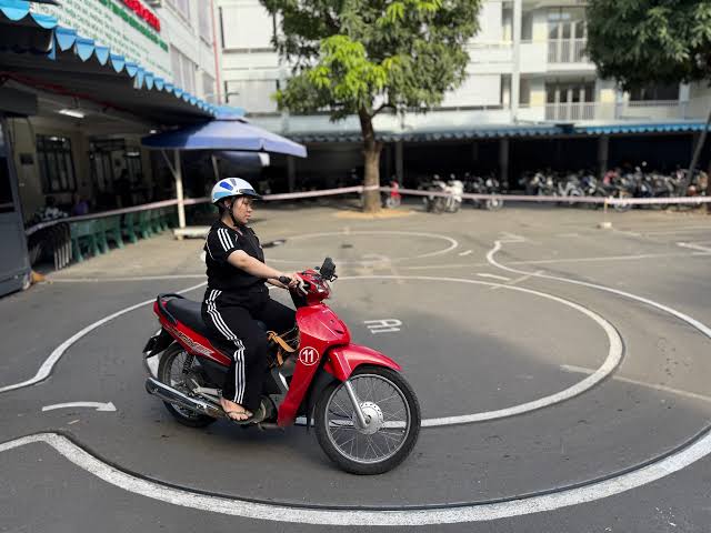 Học phí thi bằng lái xe máy A1 là bao nhiêu?